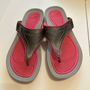 Dansko Women's Katy Thong Grey/Pink